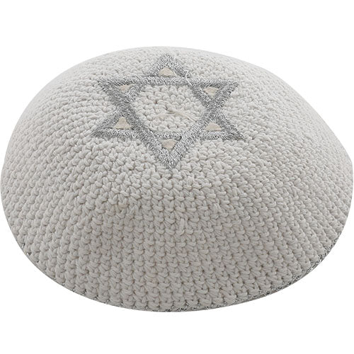 כיפה סרוגה רקמה מגן דוד בכסף 16 ס״מ בד כסף,לבן