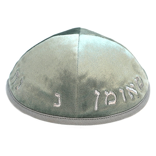 כיפה ארטמן קטיפה נחמן אפור כלשהו עם רקמה אפורה גודל 4 קטיפה אפור