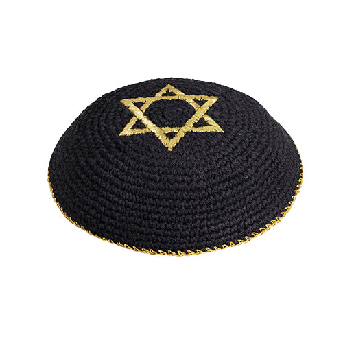 כיפה סרוגה 16 ס״מ שחור עם ריקמה זהב מגן דוד בד שחור