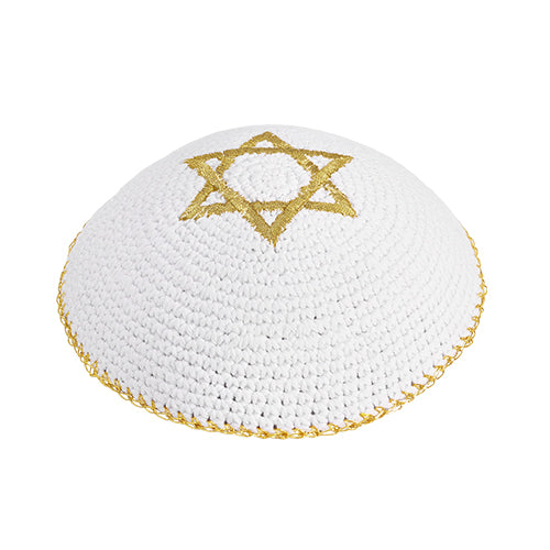 כיפה סרוגה 16 ס״מ לבן עם רקמה זהב מגן דוד בד לבן