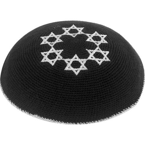 כיפה סרוגה 16 ס״מ 6 מגיני דוד כסף במרכז בד כסף