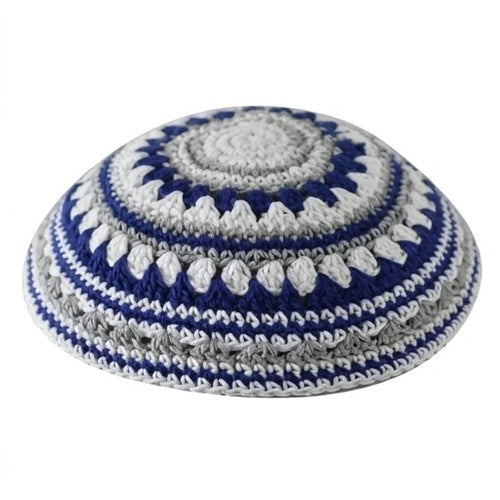 כיפה סרוגה שטיח 20 ס״מ כחול לבן ואפור בד כחול