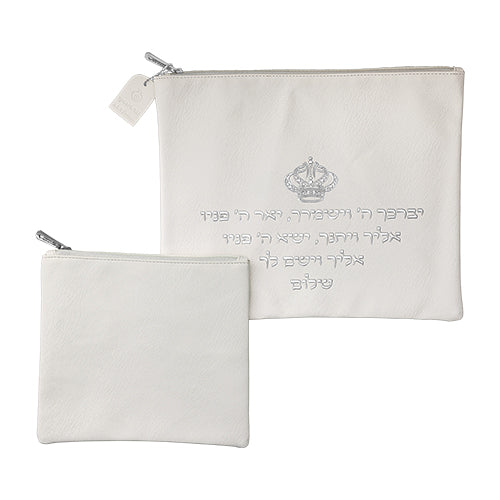 סט תיקי טלית ותפילין דמוי עור לבן עם אותיות בולטות, 38×31 ס״מ דמוי עור לבן
