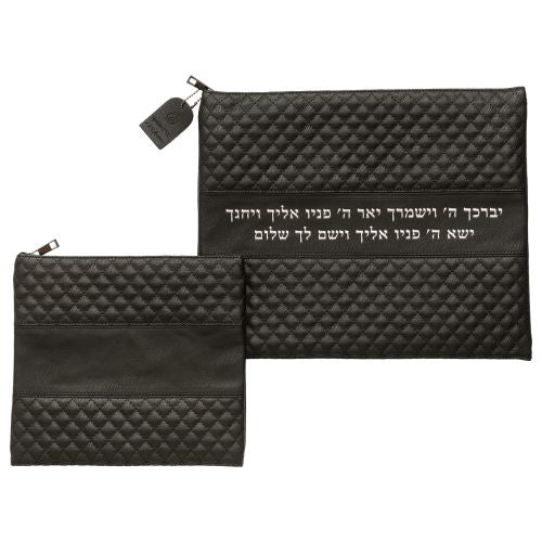 סט תיקי טלית ותפילין דמוי עור שחור עם סמל מובלט, 36×29 ס״מ דמוי עור שחור