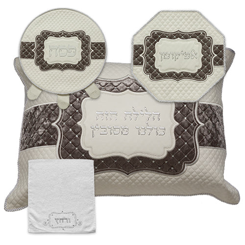 סט פסח מהודר דמוי עור 4 חלקים, מכיל כיסוי פסח, כיסוי אפיקומן כרית הסבה ומגבת אריזת פיויסי דמוי עור