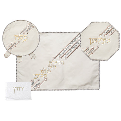 סט פסח מהודר דמוי עור 4 חלקים, מכיל כיסוי פסח, כיסוי אפיקומן כרית הסבה ומגבת אריזת פיויסי דמוי עור לבן
